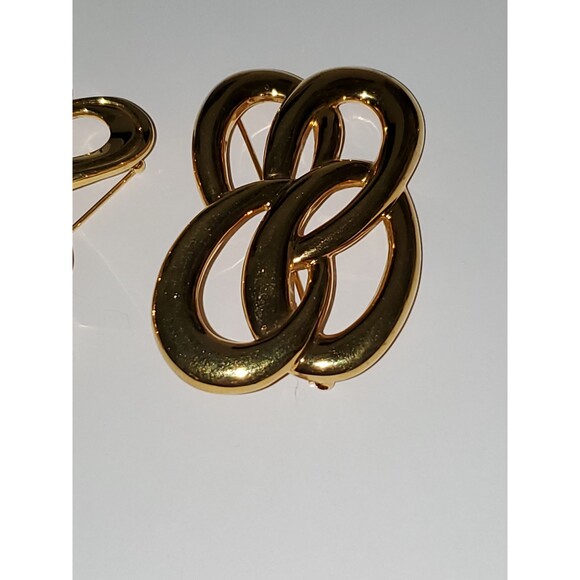 A Lot of Two Monet Brooch Pins Gold Tone Swirly Flair Design Collectible Large - Picture 2 of 8